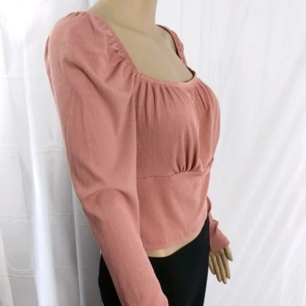TOPSHOP Lightweight Ribbed Salmon Knit Square Neckline Long Sleeved Crop Top NWT